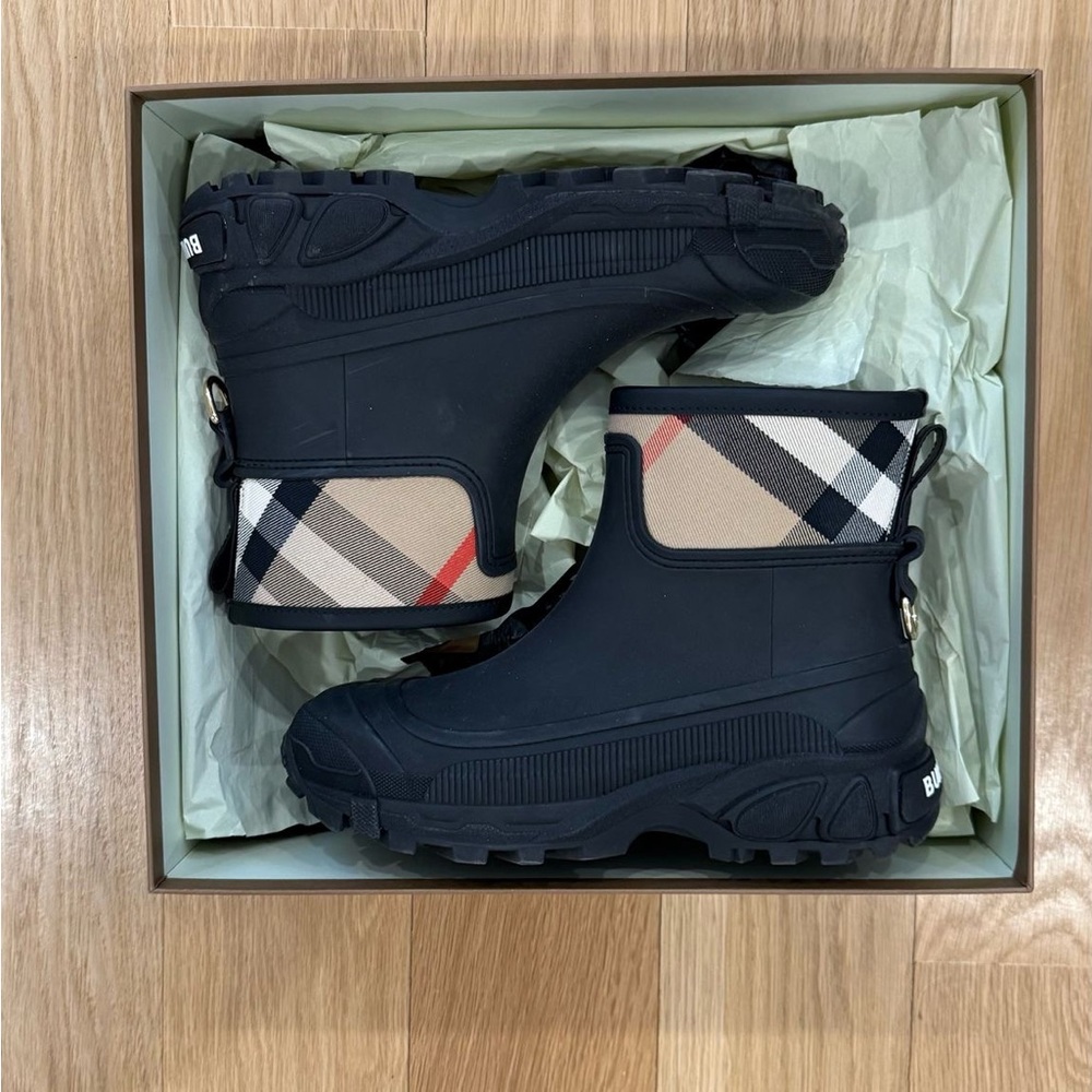 Authentic Burberry Rainboots size 40
